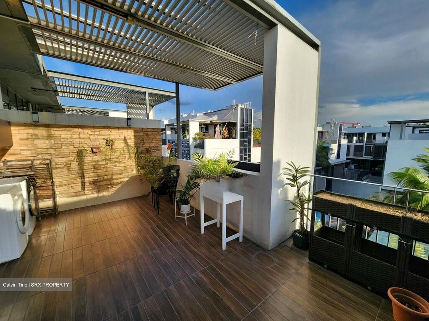 Sunrise Avenue (D28), Terrace #495990011